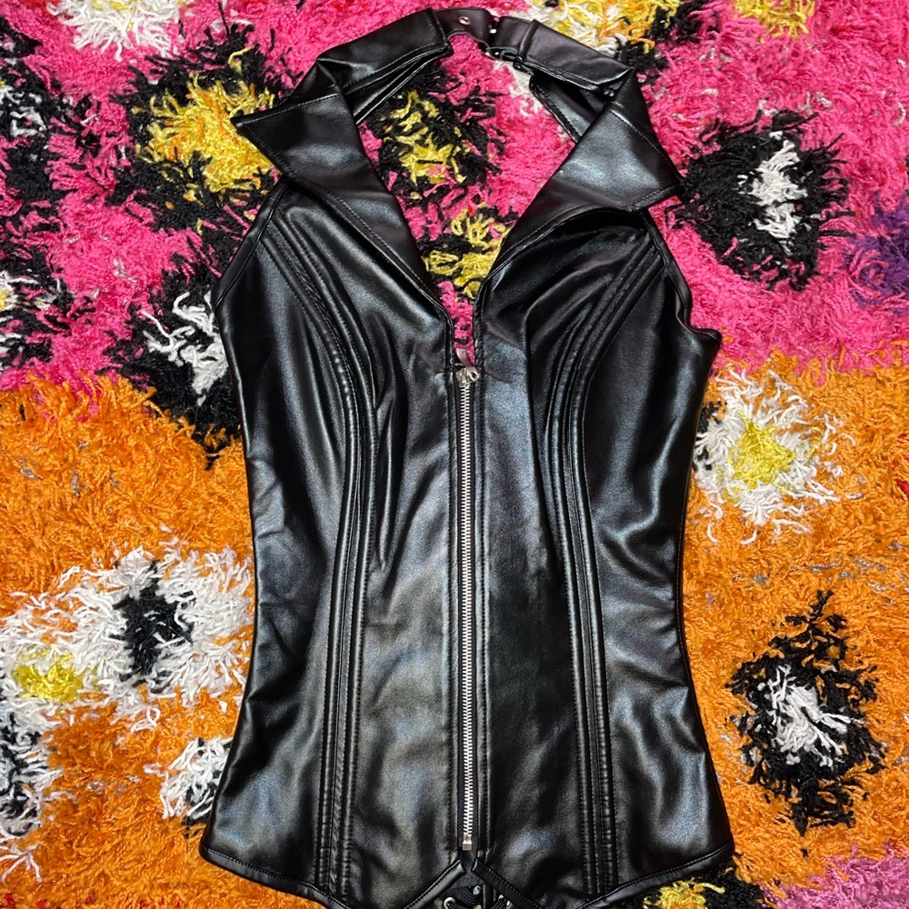 FAUX LEATHER CORSET